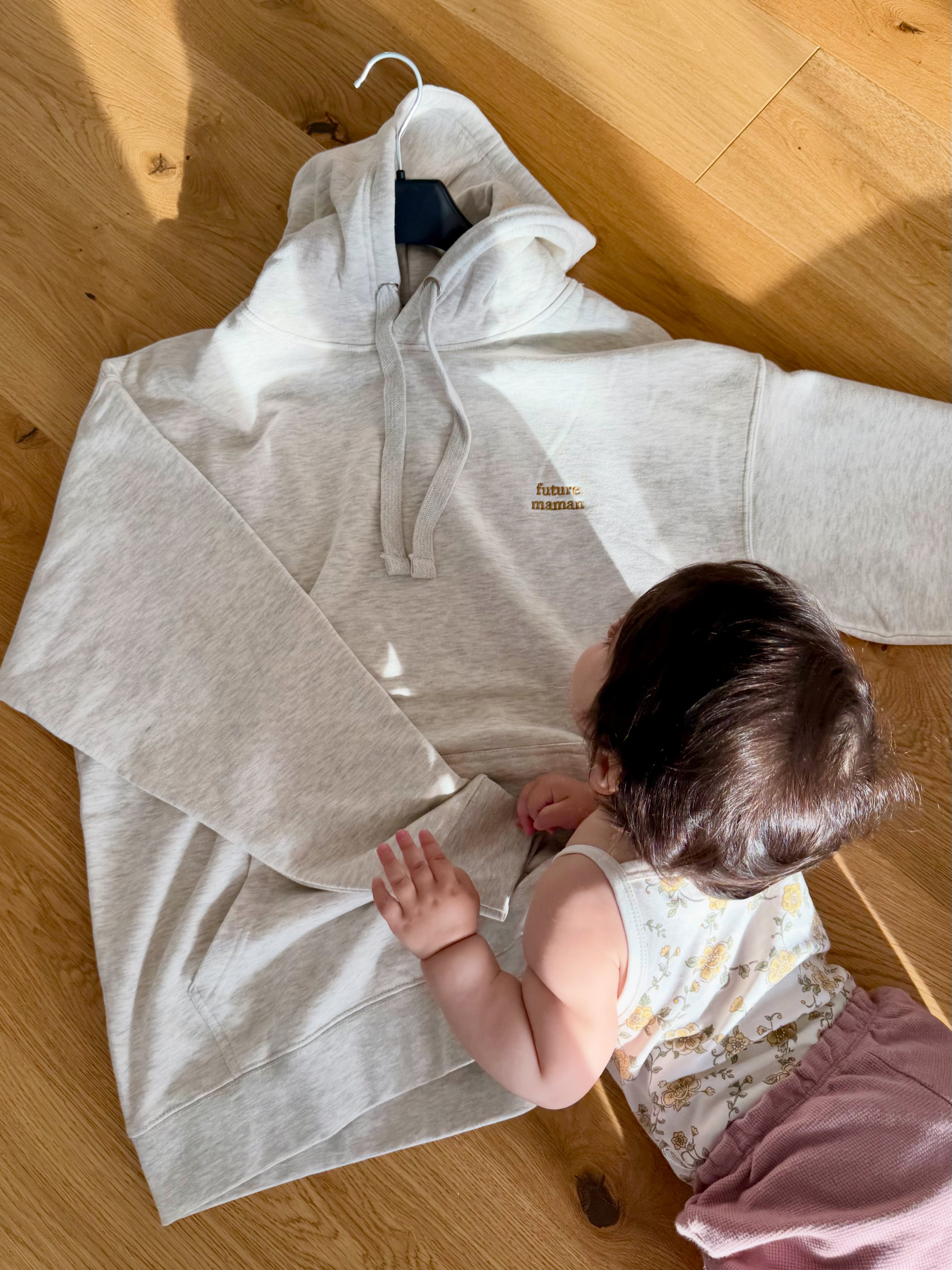 Hoodie brodé « future maman » — Annonce de grossesse